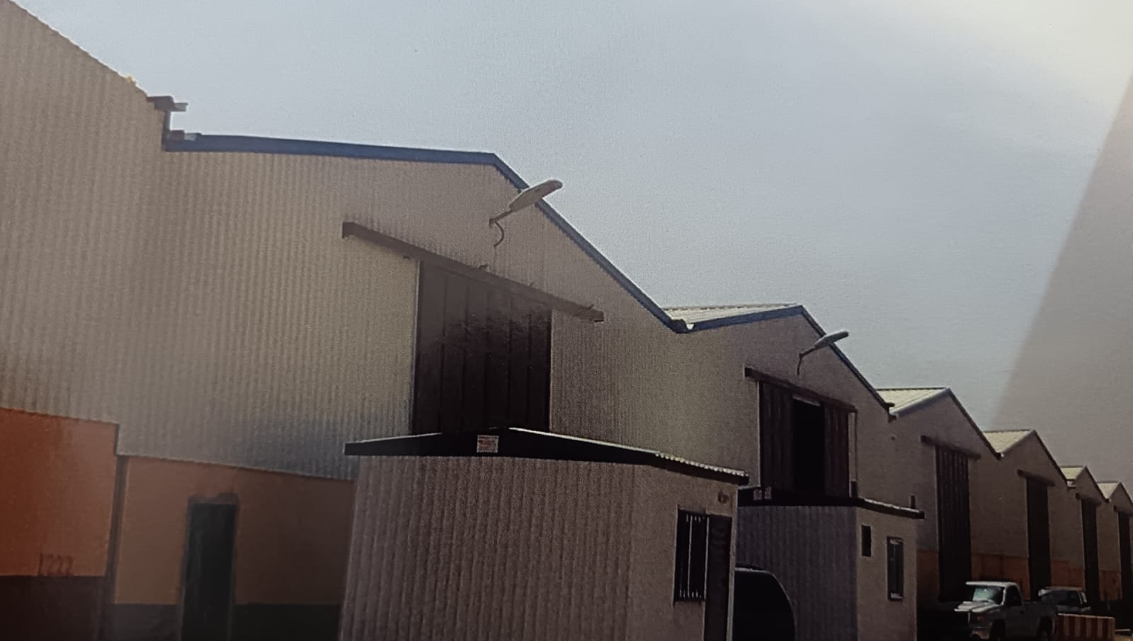 إنشاء مستودعات تجارية